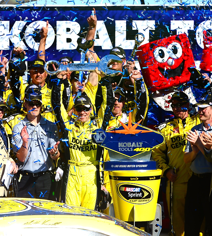 Matt Kenseth lives up to early season expectations, relieving some pressure