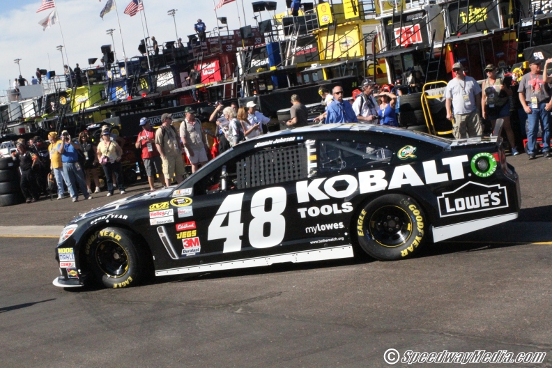 Johnson salvages third-place finish as Harvick repeats at Phoenix