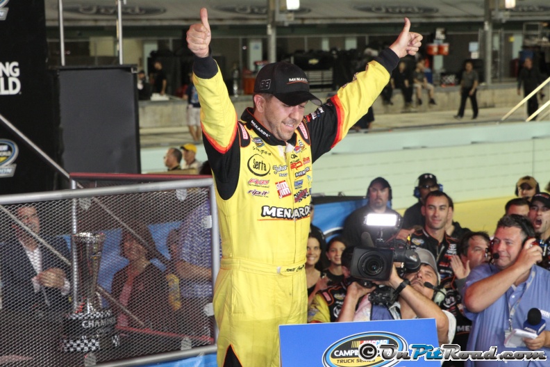 Kyle Busch wins Ford EcoBoost 200; Matt Crafton Crowned Champion