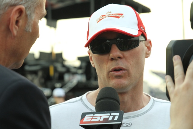 Kevin Harvick wins Bojangles Southern 500 Pole; Almirola set track record