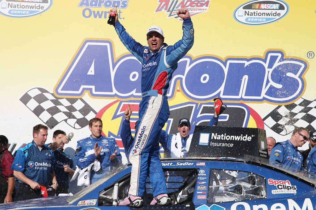 Elliott Sadler victorious in Aaron’s 312 at Talladega Superspeedway