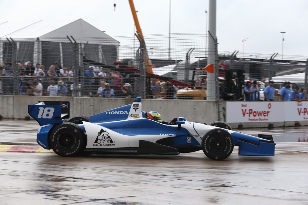 Colombia Day in Houston; Huertas wins first race