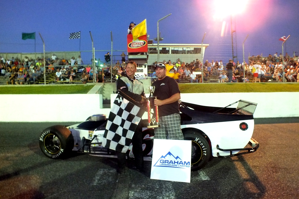 Terry Baker scores first career OSCAAR Hanover Holiday Modified victory at Sunset Speedway