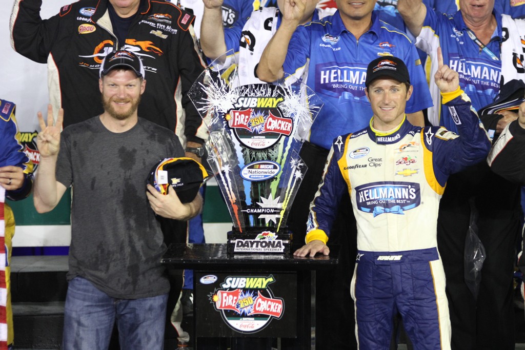 Kasey Kahne barely edges out Smith for victory in Subway Firecracker 250