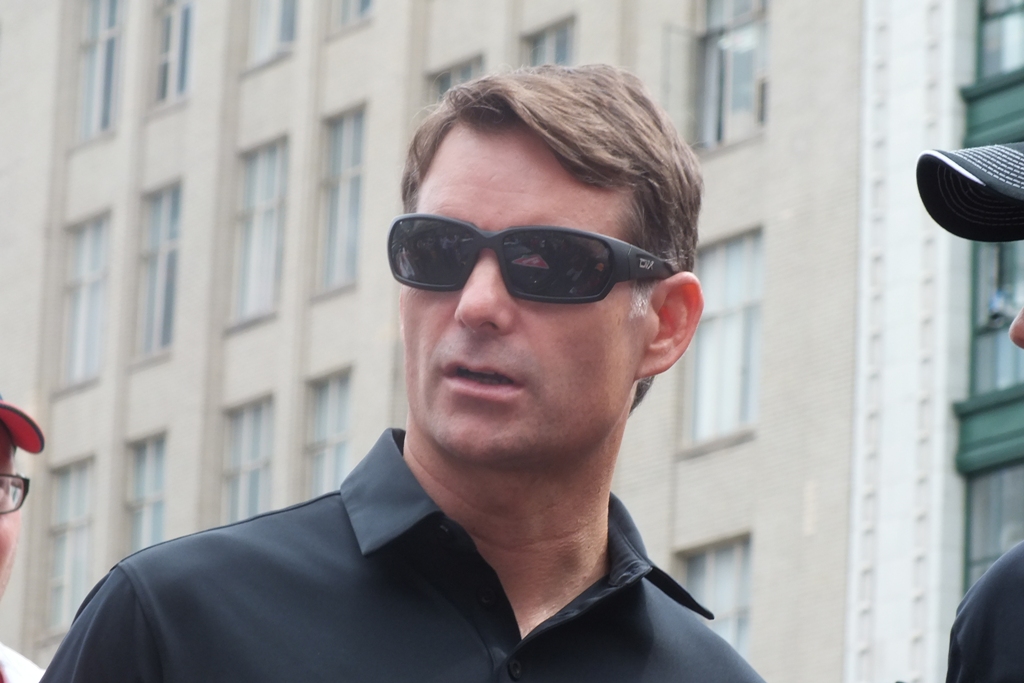 Jeff Gordon Hopeful to get Canadian Motor Speedway Built in Fort Erie, Ontario