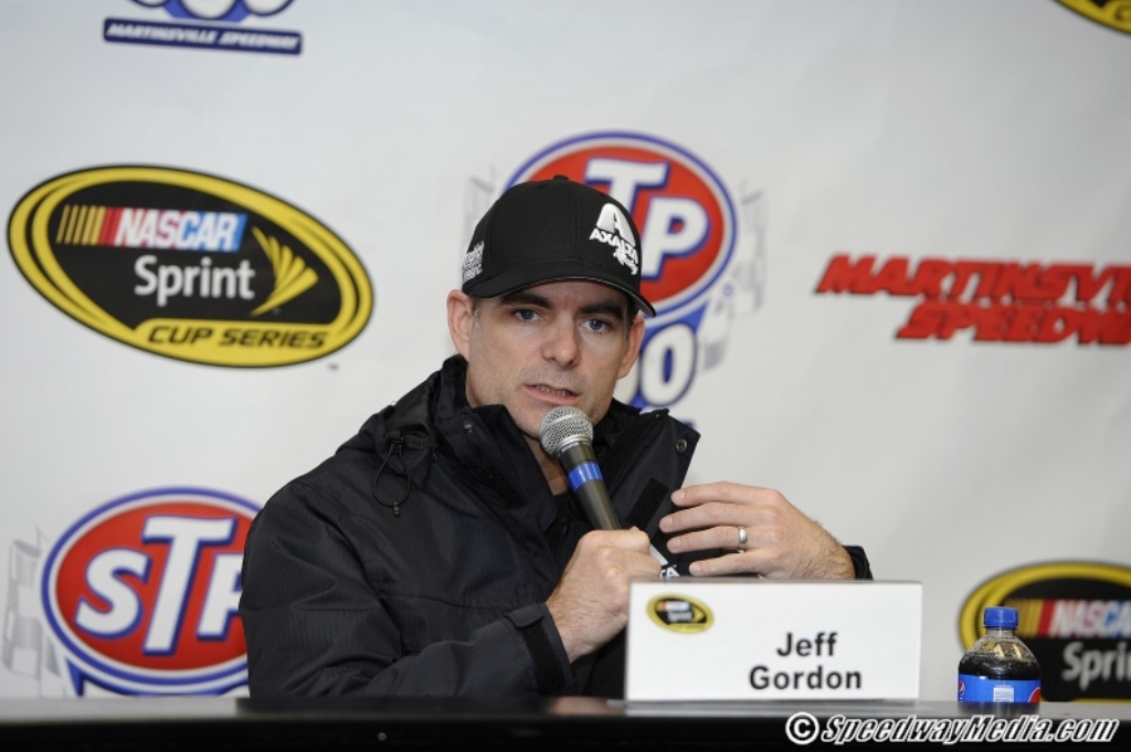 Jeff Gordon Fights Back for Third Place Finish
