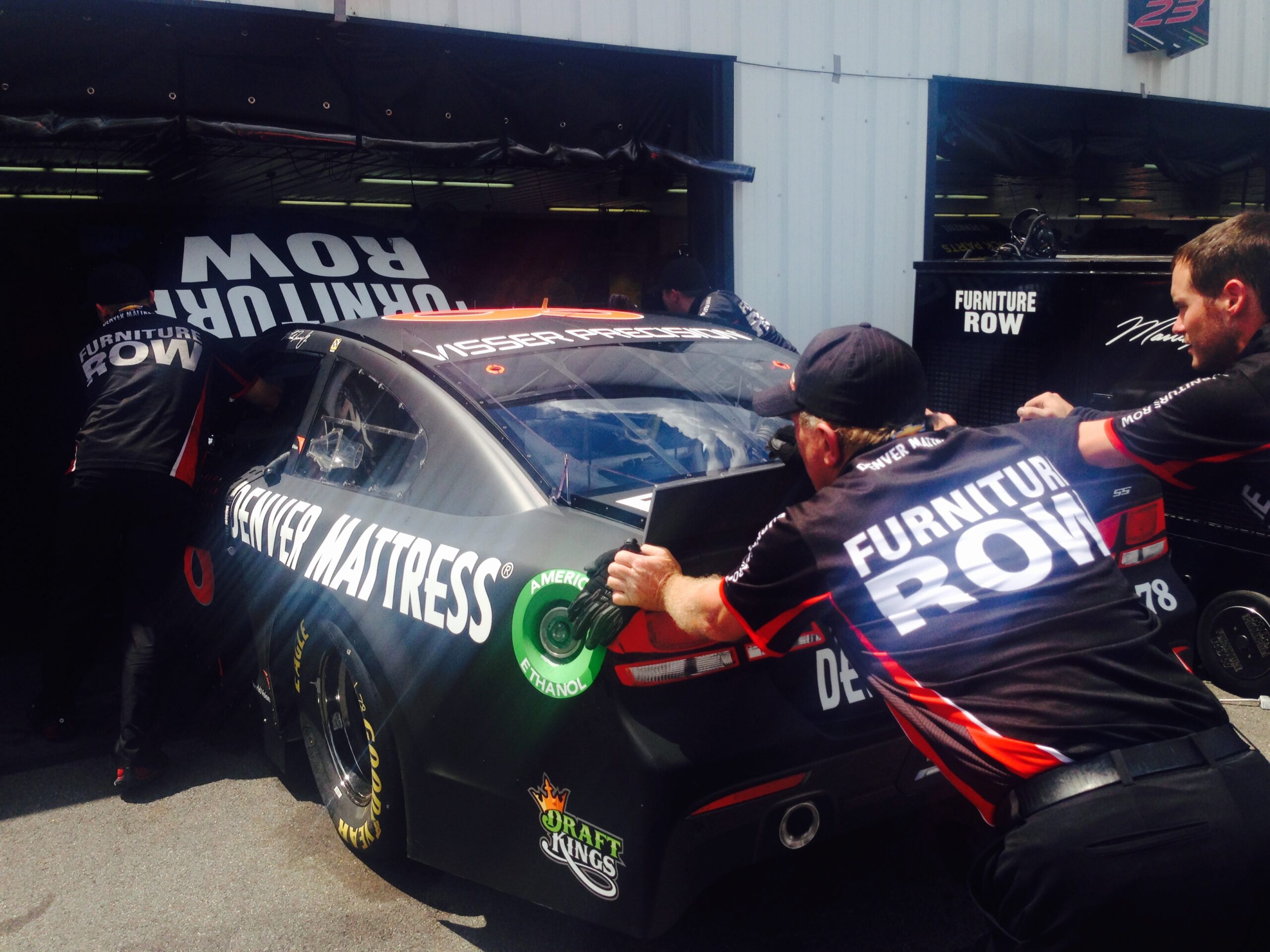 DraftKings, Furniture Row Racing Announce Four-Race Associate Sponsorship Agreement