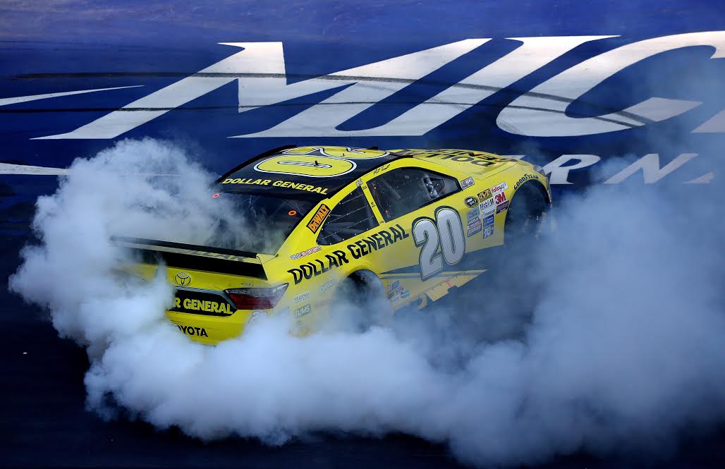 Matt Kenseth takes the checkered flag in the Pure Michigan 400