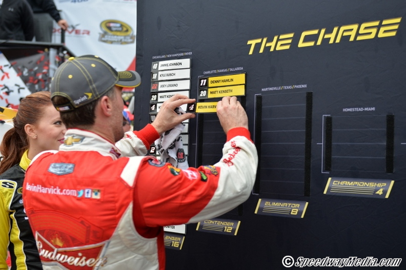 Harvick picks up big win in “AAA 400,” advances in Chase