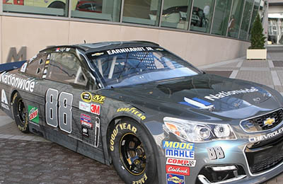 Hendrick Motorsports Confidently Moves Into 2016