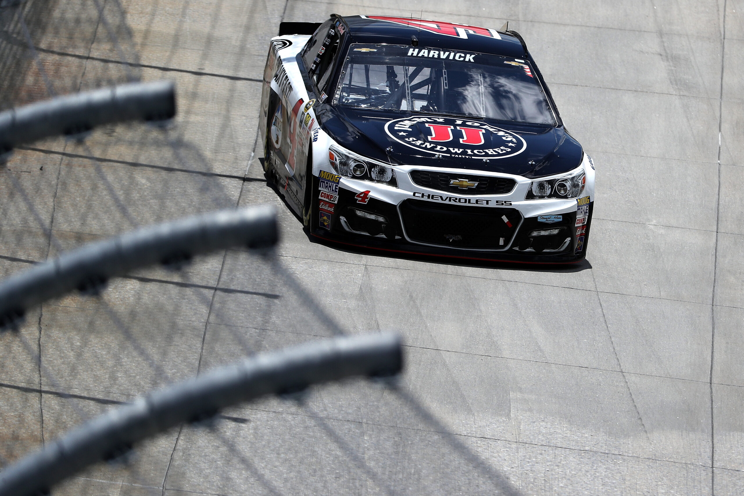 Harvick Staying at Stewart-Haas Racing