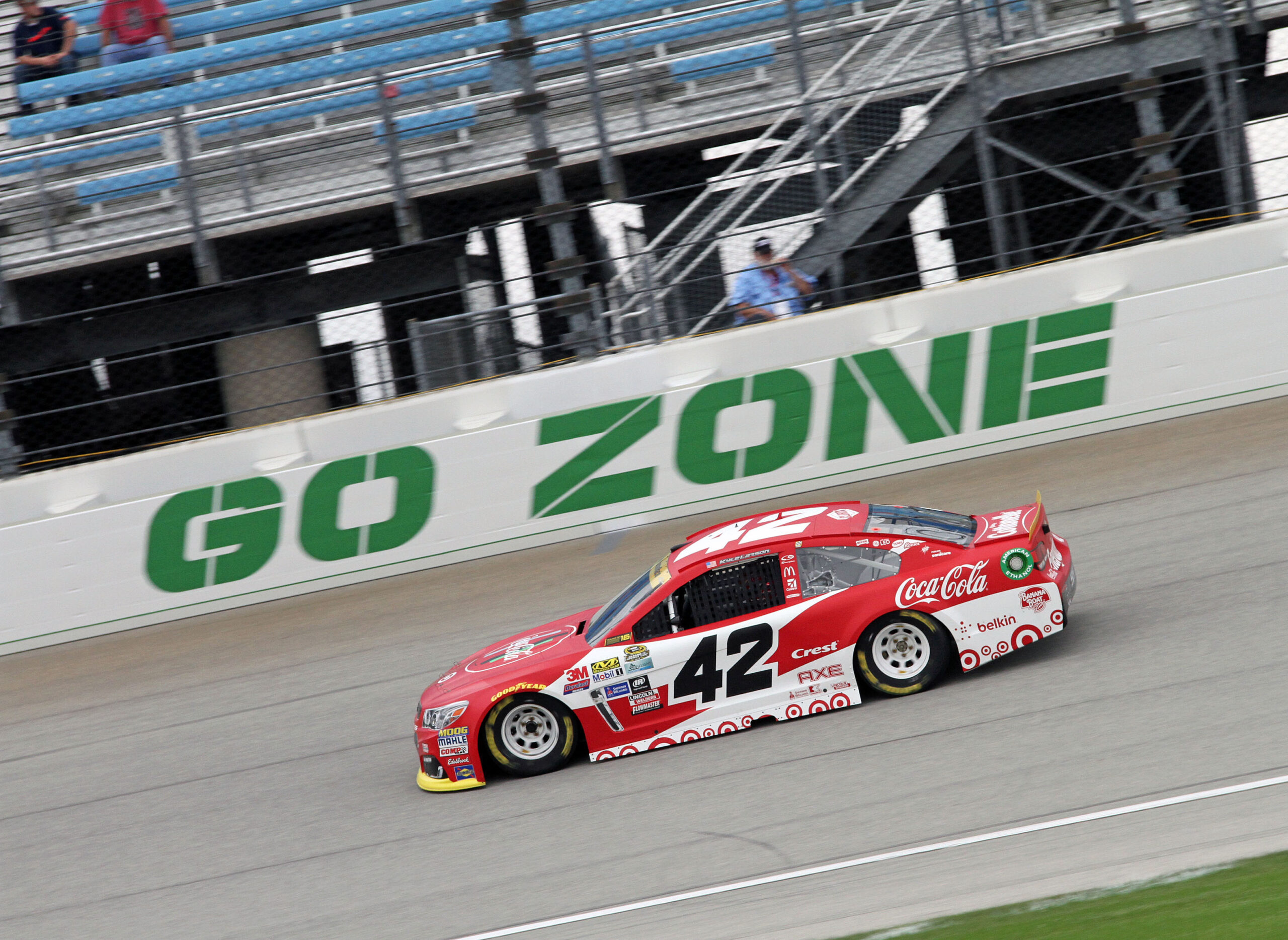 Chase Rookie Larson Sweeps Saturday Chicago Practices