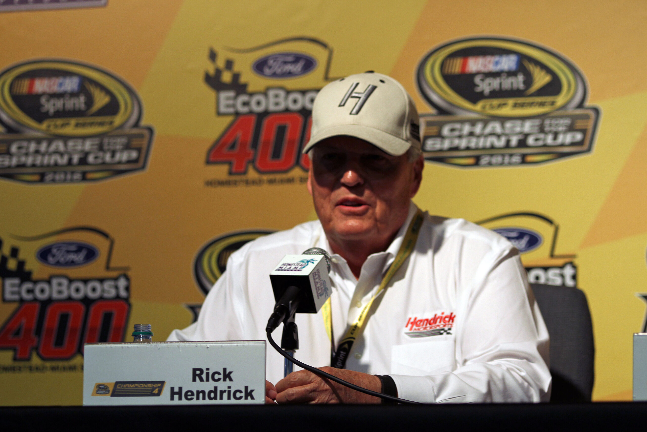 Hendrick pondered separating Johnson and Knaus during summer slump