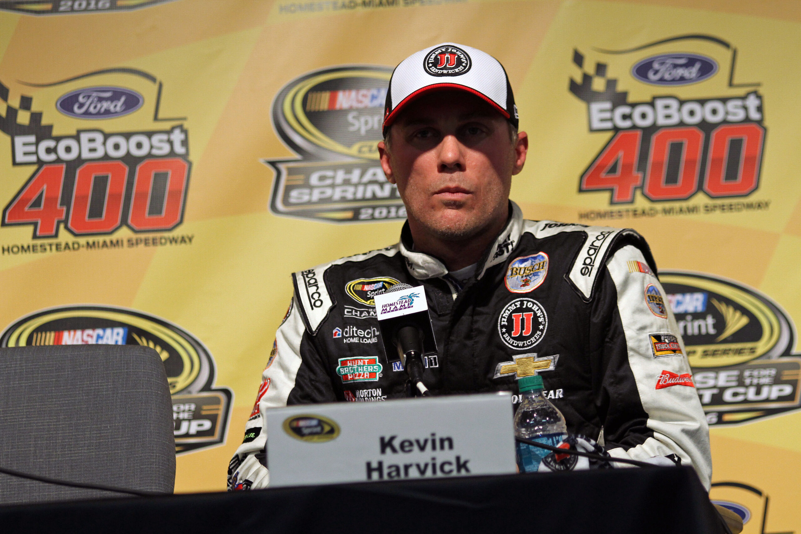 Harvick takes pole position in Homestead finale