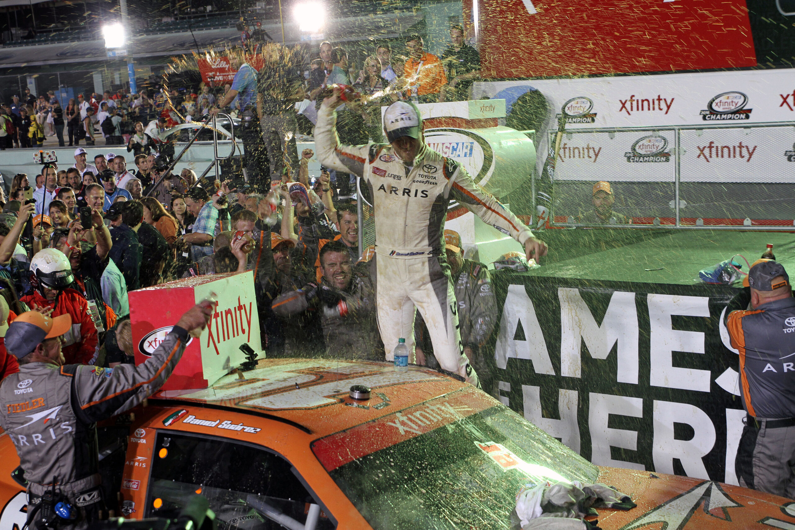 Suarez makes history with title victory in Miami