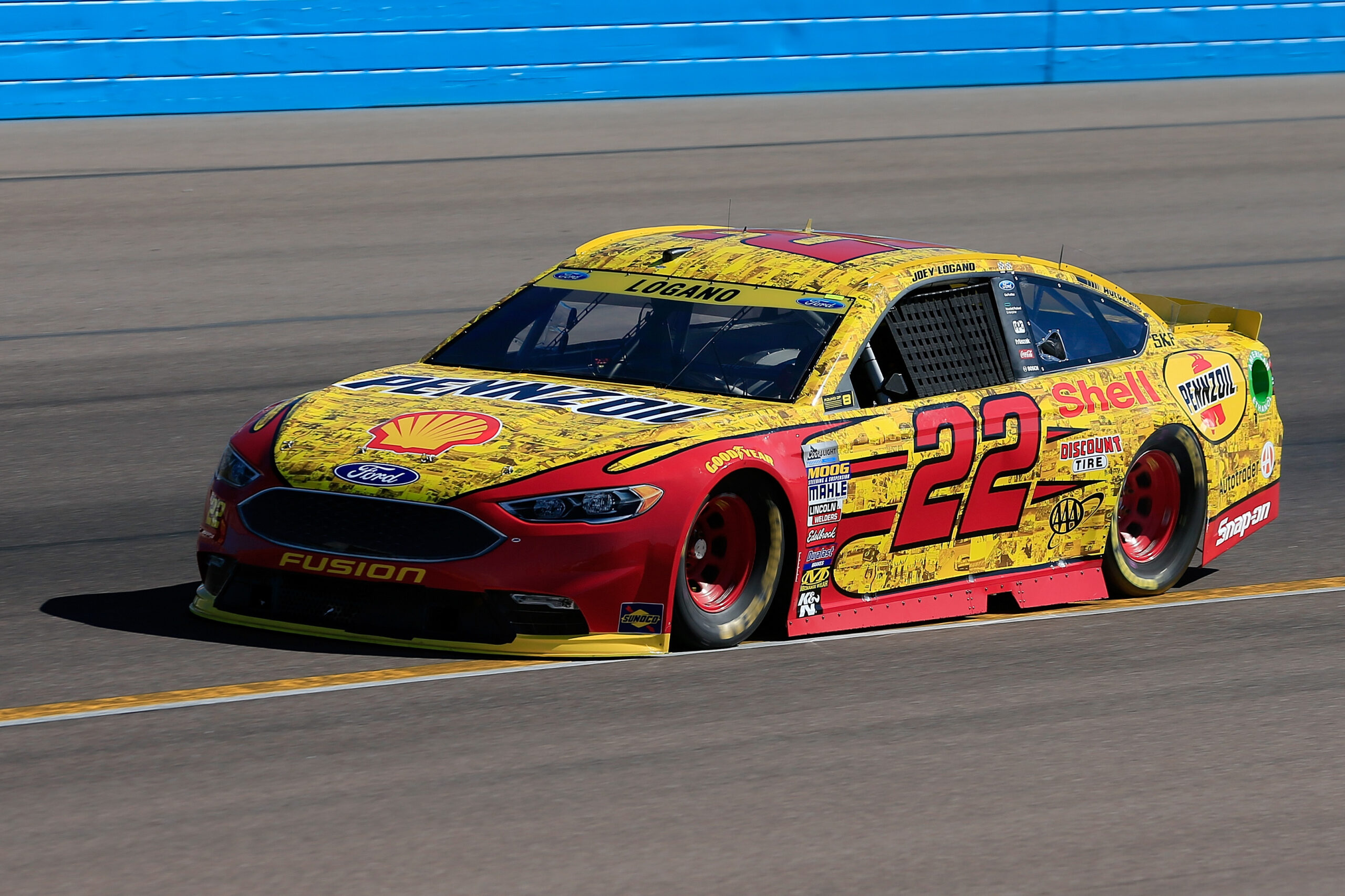 Logano says Harvick is Beatable at Phoenix Logano says Harvick is Beatable at Phoenix