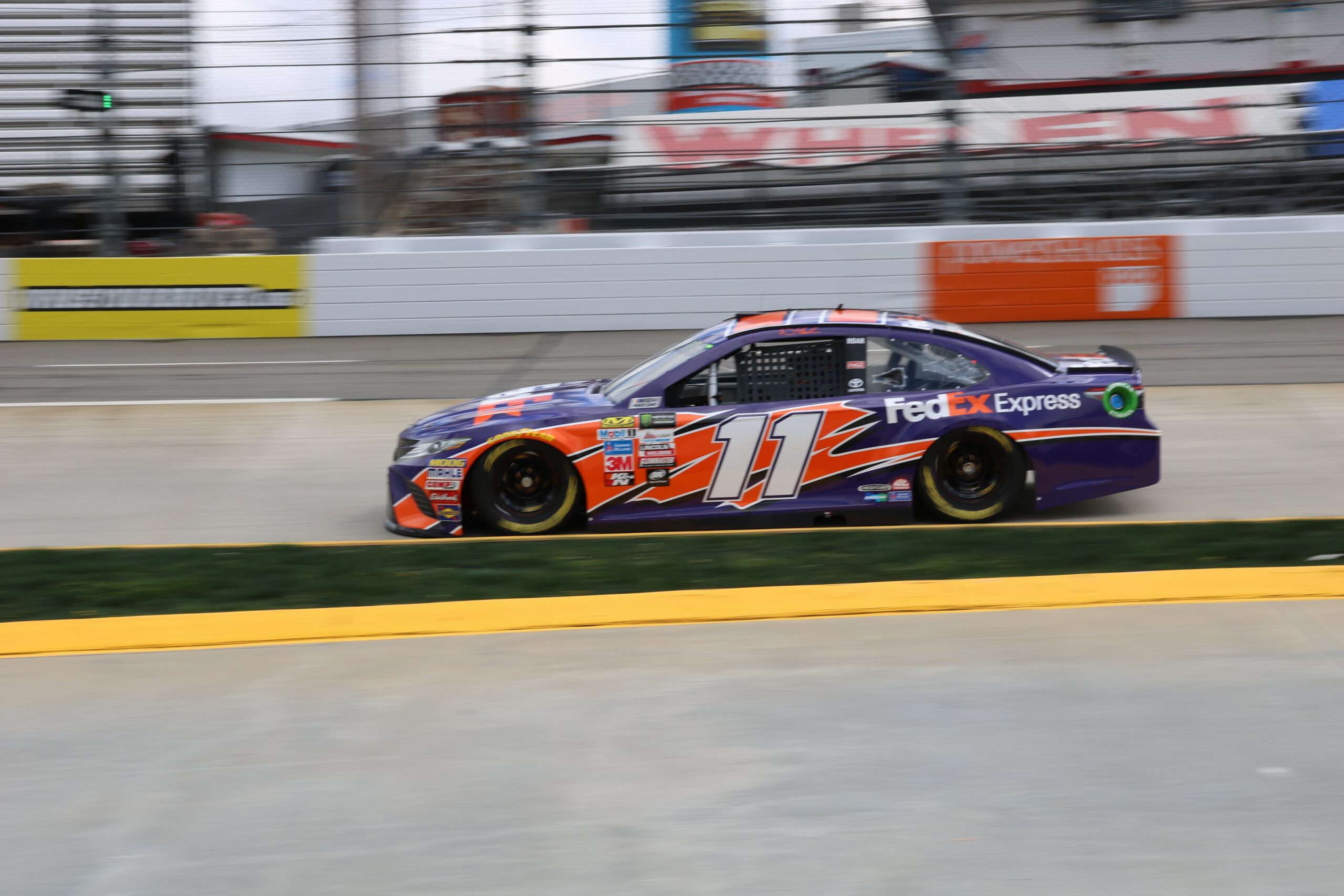 Hamlin Fastest in First Cup Practice at Martinsville