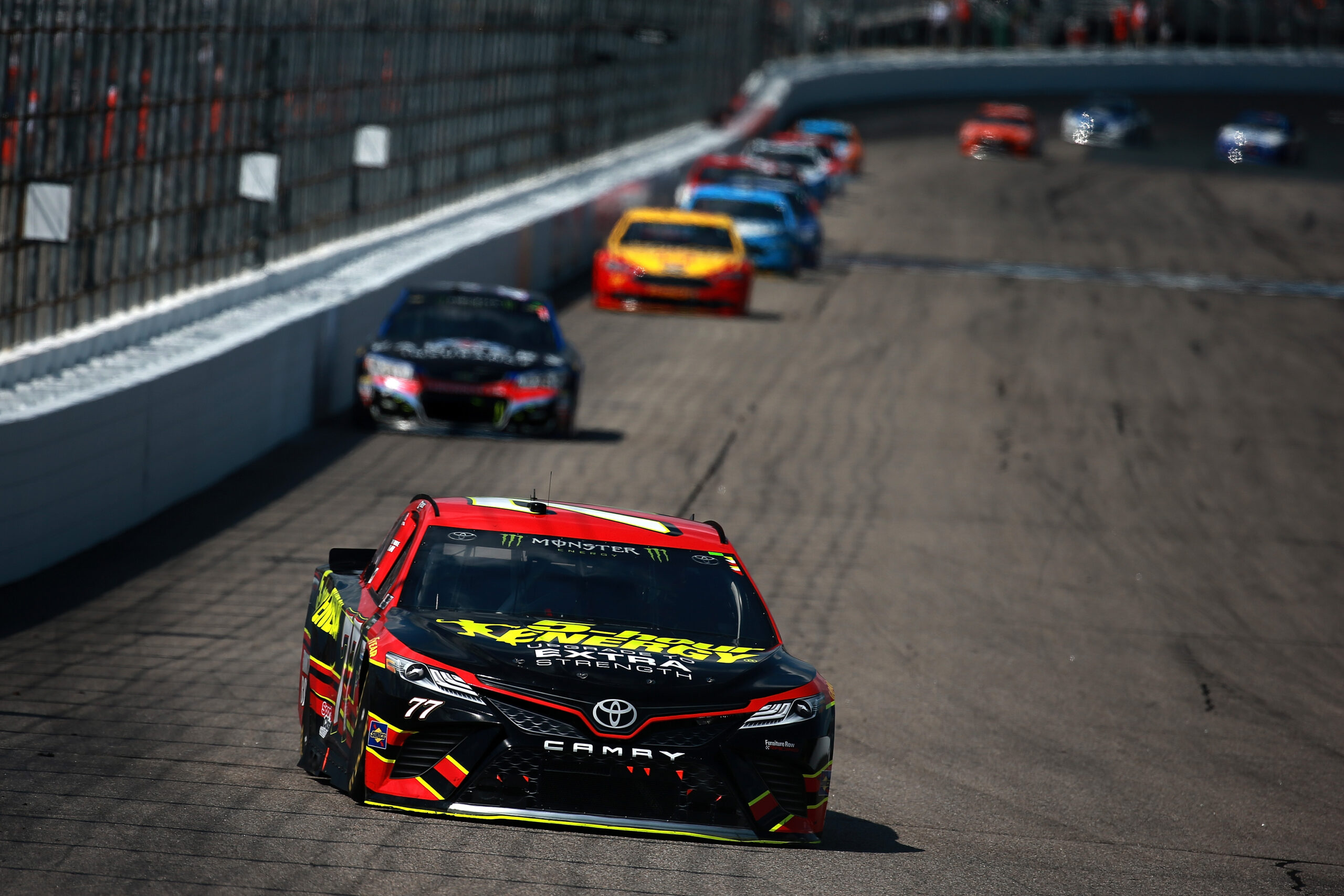 Jones exits early after wreck at Loudon