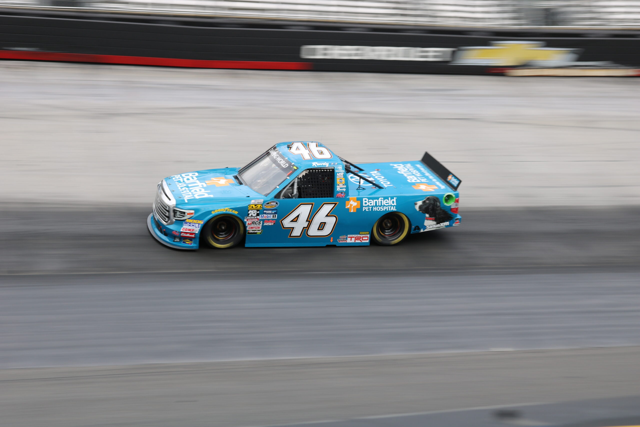 Kyle Busch takes Bristol Truck pole