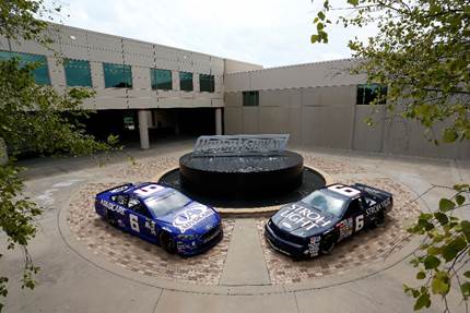 Bayne Honors Roush Fenway’s First Victory with Darlington Throwback