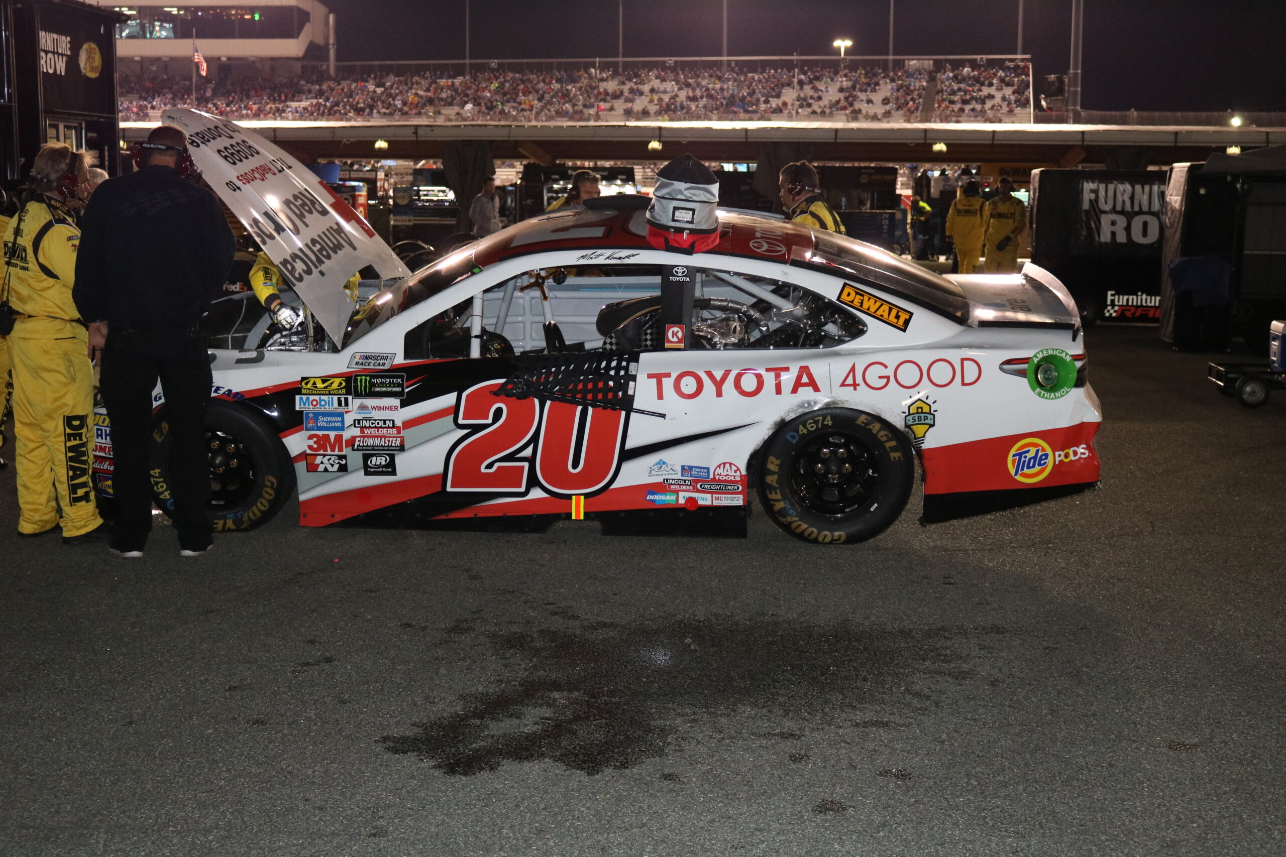 Ambulance ruins Kenseth’s night at Richmond