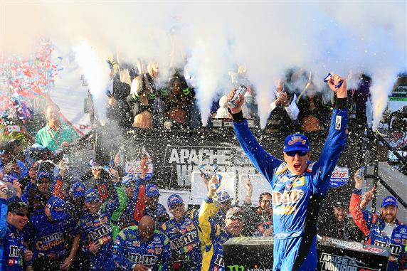 Kyle Busch Passes Elliott Coming to White Flag to Win at Dover