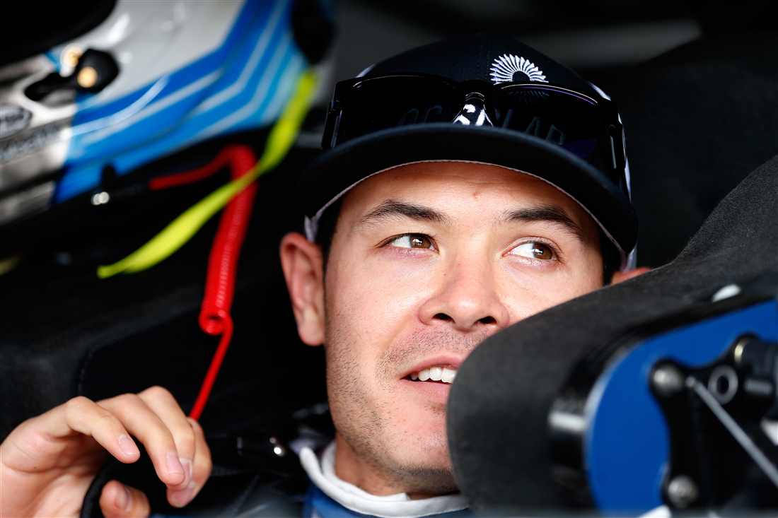 Larson finishes 10th, after elevator day at Dover