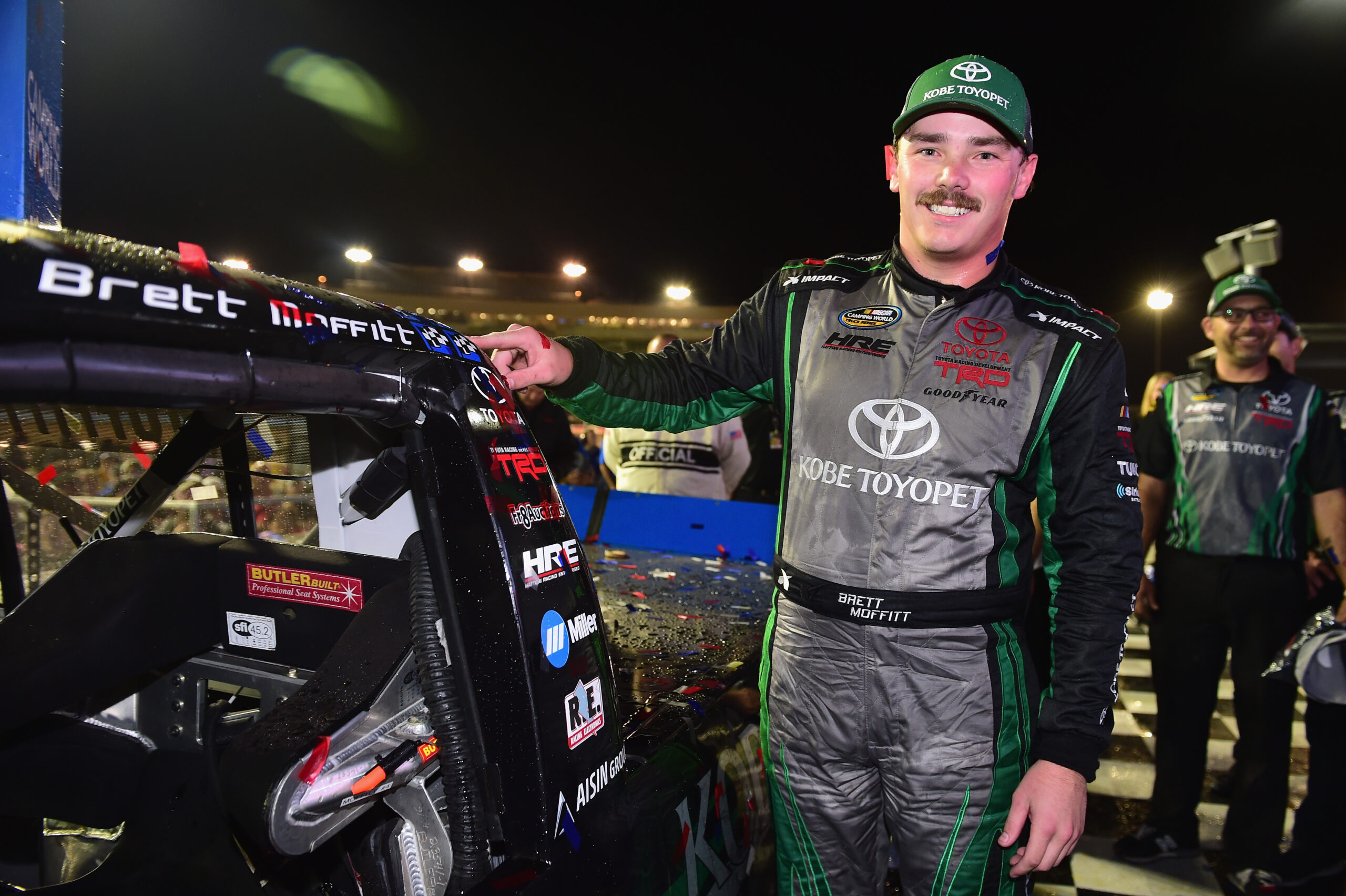 Brett Moffitt uses late lap pass to win Lucas Oil 150