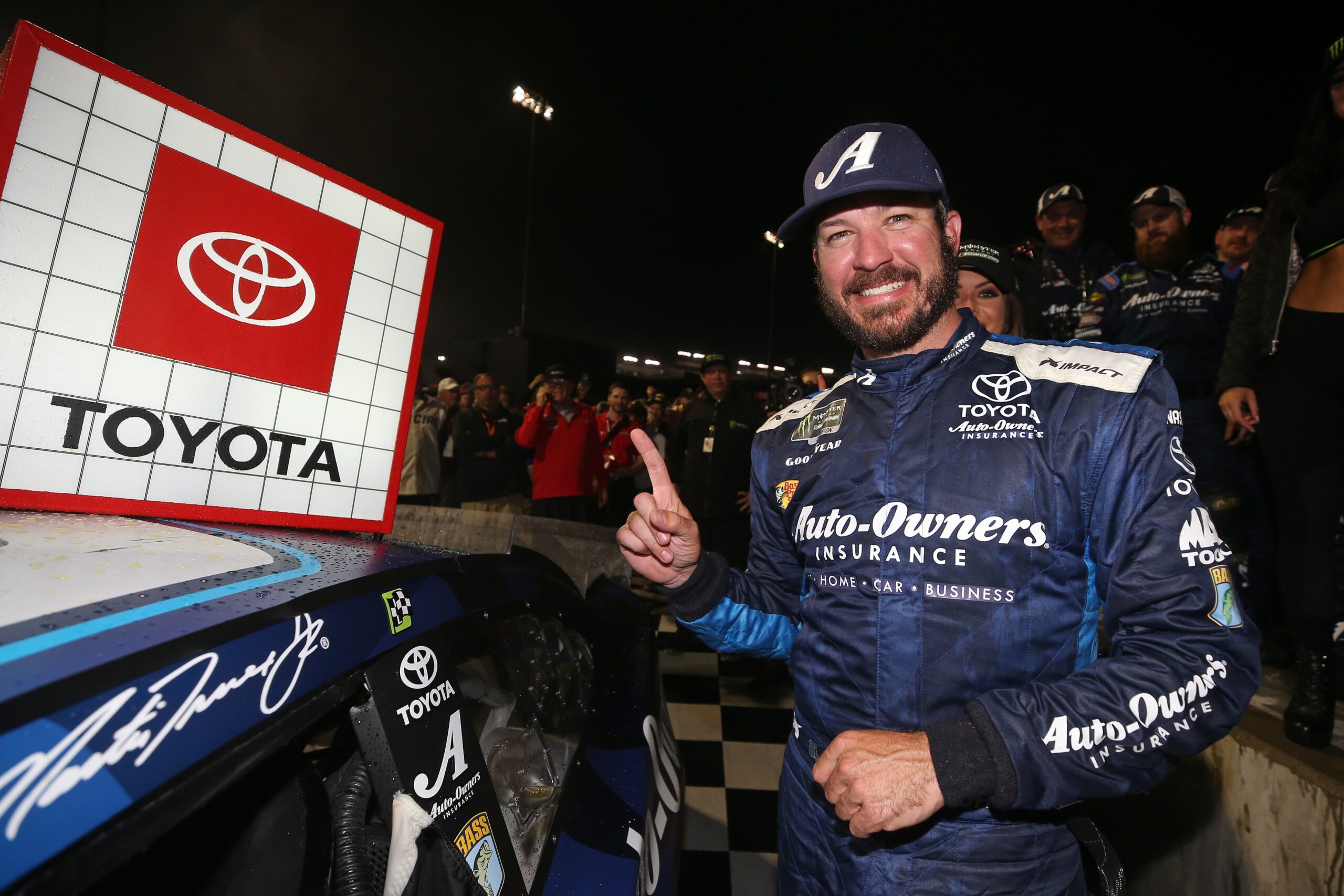 Truex finally gets his short track win at Richmond