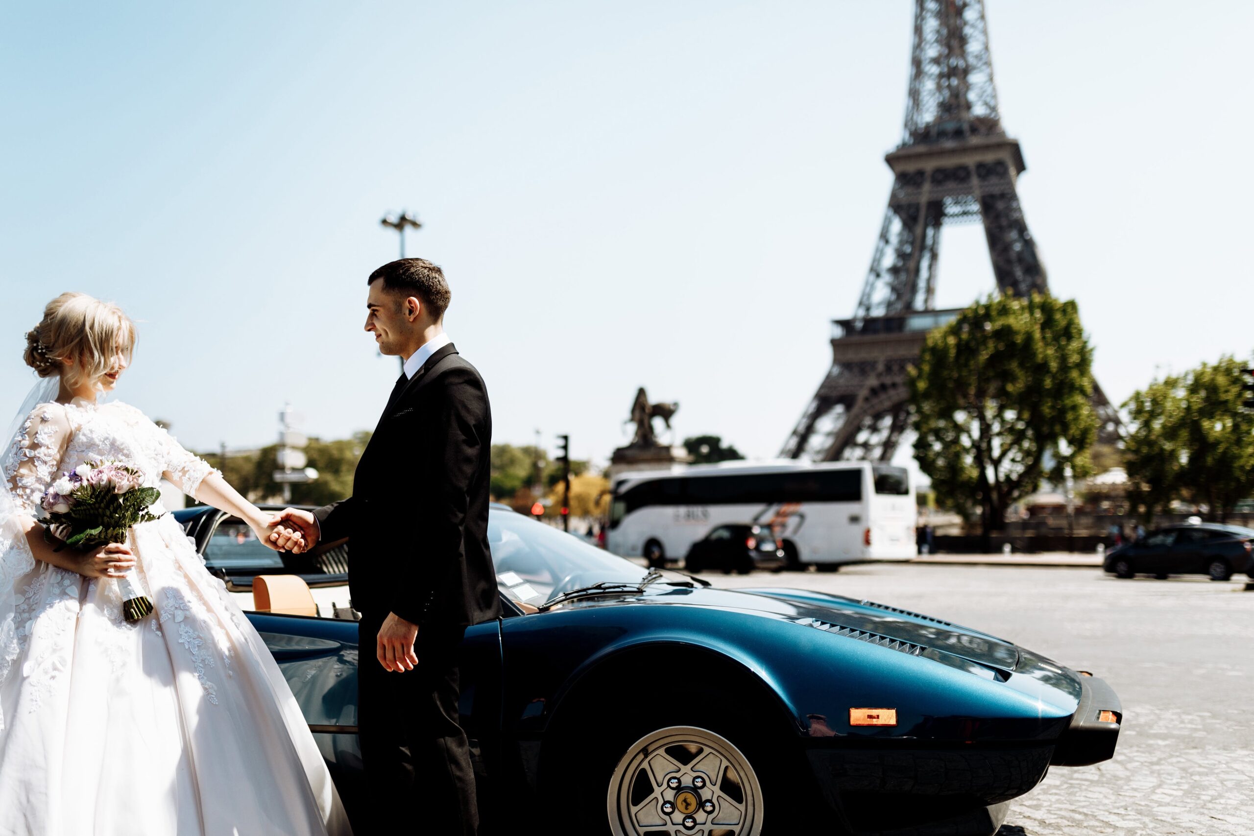 5 things to consider before hiring a car for your wedding