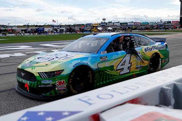 Harvick Wins and Secures Ford’s Fourth Win In a Row at Atlanta