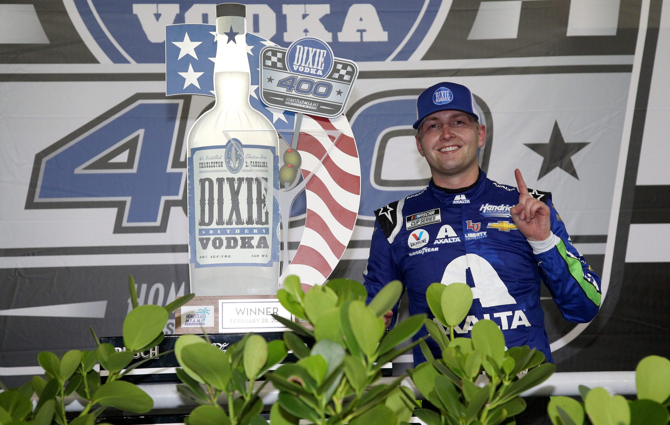 Byron scores resounding victory at Homestead