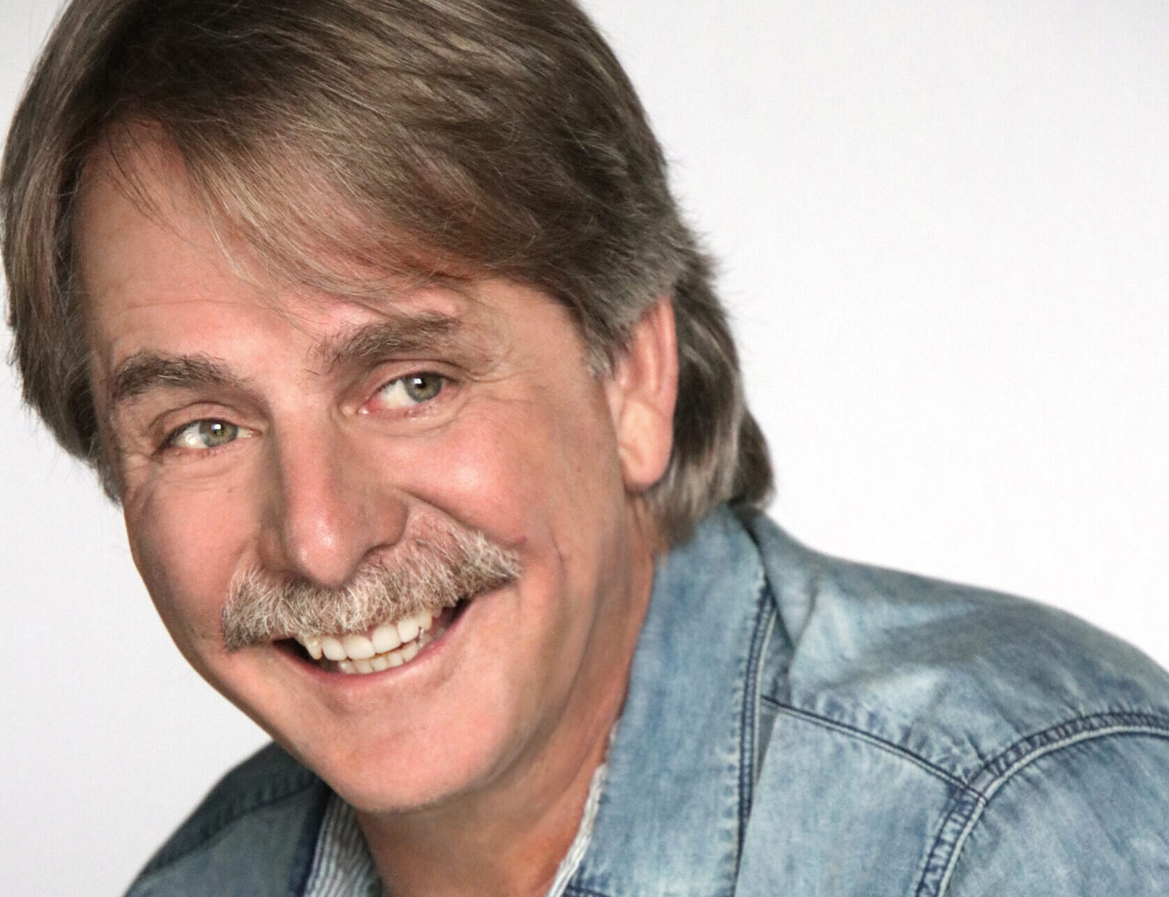 Jeff Foxworthy to bring the laughs to AMS pre-race March 21