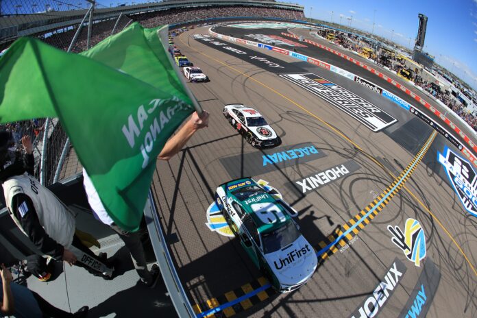 NASCAR Cup Series FanShield 500