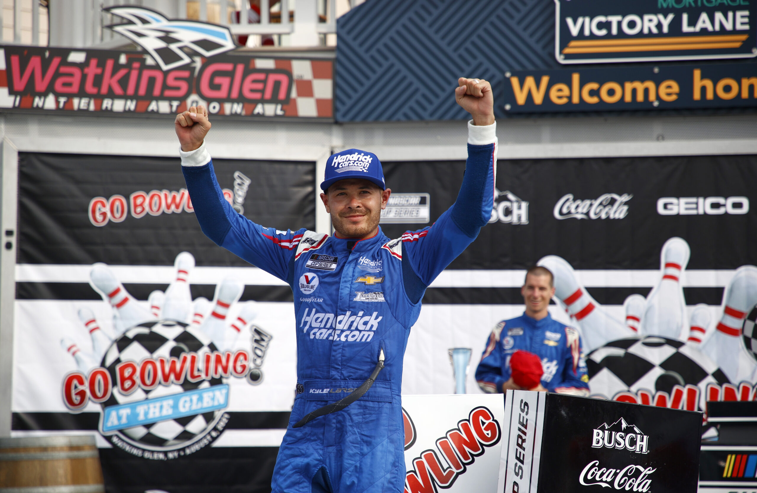 Larson claims fifth checkered flag of 2021 at Watkins Glen