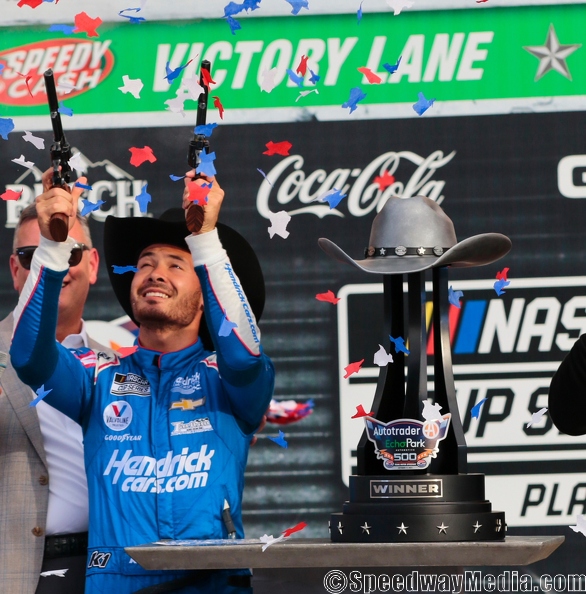 Larson clinches championship spot with a win at Texas