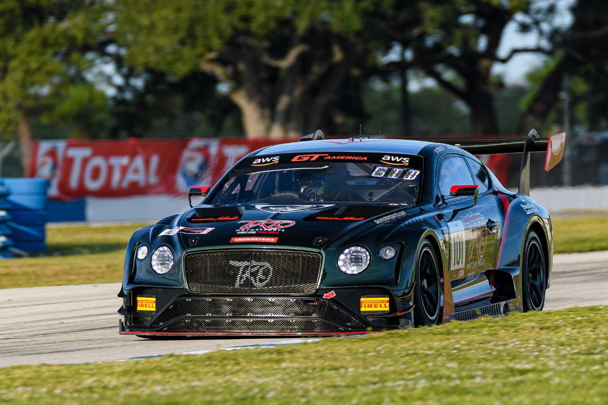 Flying Lizard Sweeps Top Steps in Sebring