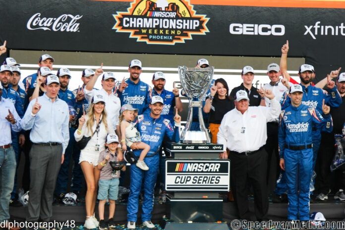 Kyle Larson 2021 Cup Series champion at Phoenix by David Myers 20211107193341-8557dc7b-me