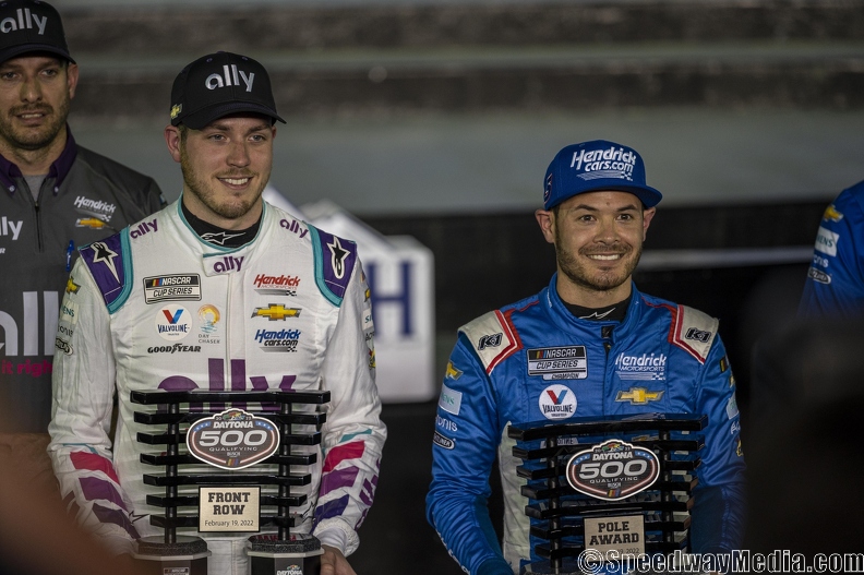 Larson wins first Daytona 500 pole, teammate Bowman completes front row grid