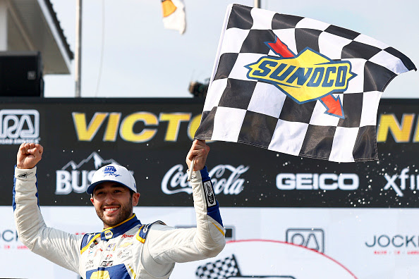 Chase Elliott signs contract extension with Hendrick Motorsports