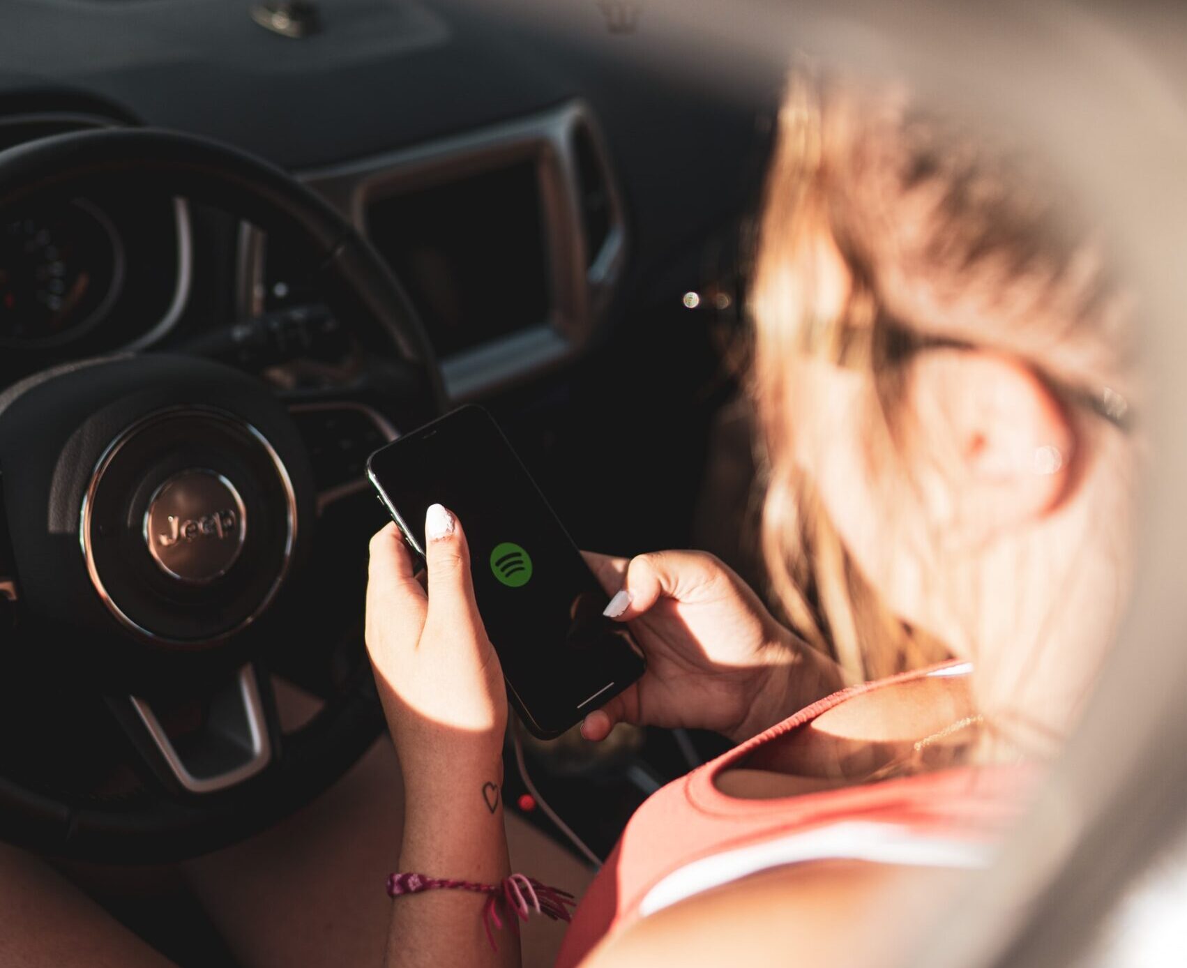 Top Benefits of Downloading Music Online