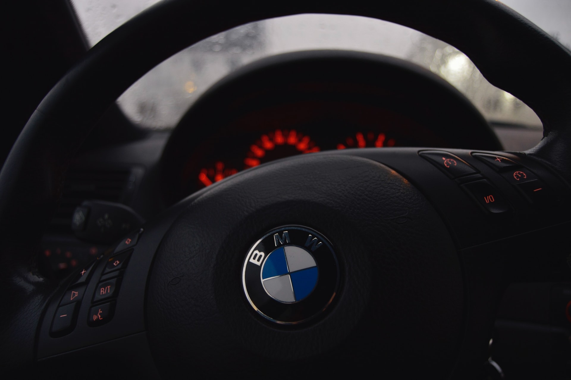 A Beginner’s Guide to Understanding BMW Warning Lights and Symbols