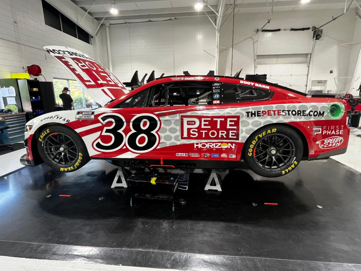 The Pete Store Makes Return to Front Row Motorsports at Dover