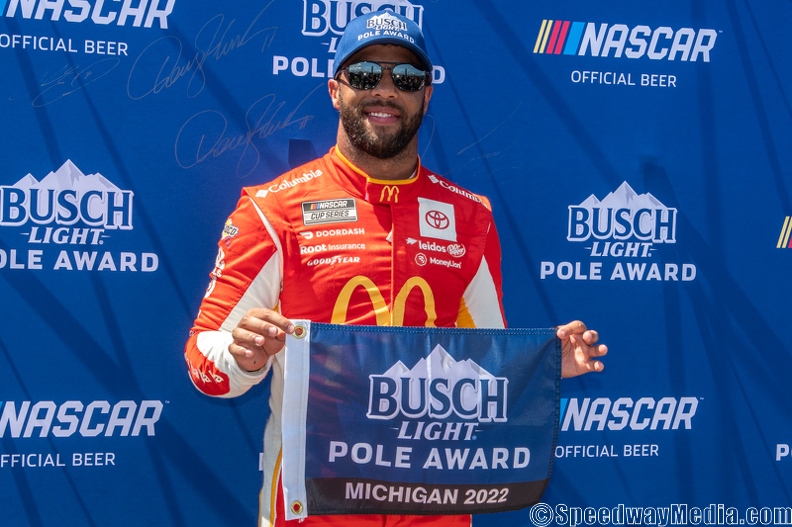 Bubba Wallace claims first career Cup Series pole at Michigan