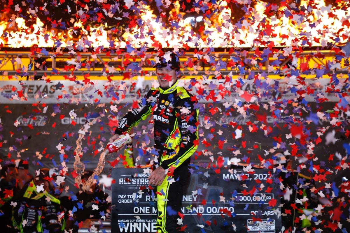 ‘FAST FIVE’ THINGS TO WATCH FOR IN SUNDAY’S AUTOTRADER ECHOPARK AUTOMOTIVE 500 NASCAR CUP SERIES PLAYOFF RACE