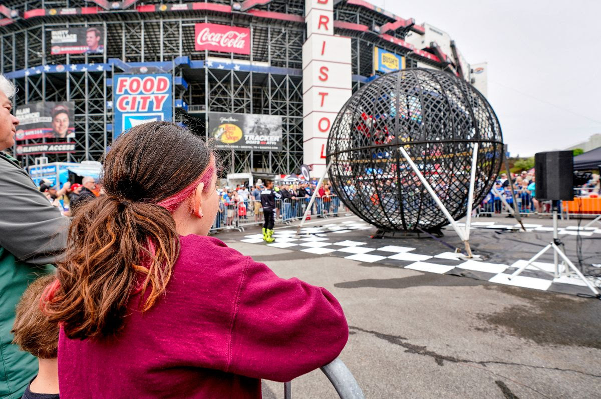BMS FAN ZONE AND FAN MIDWAY OFFERS TONS OF FUN FOR GUESTS; FOOD CITY FAN ZONE STAGE ALIVE WITH ENTERTAINMENT