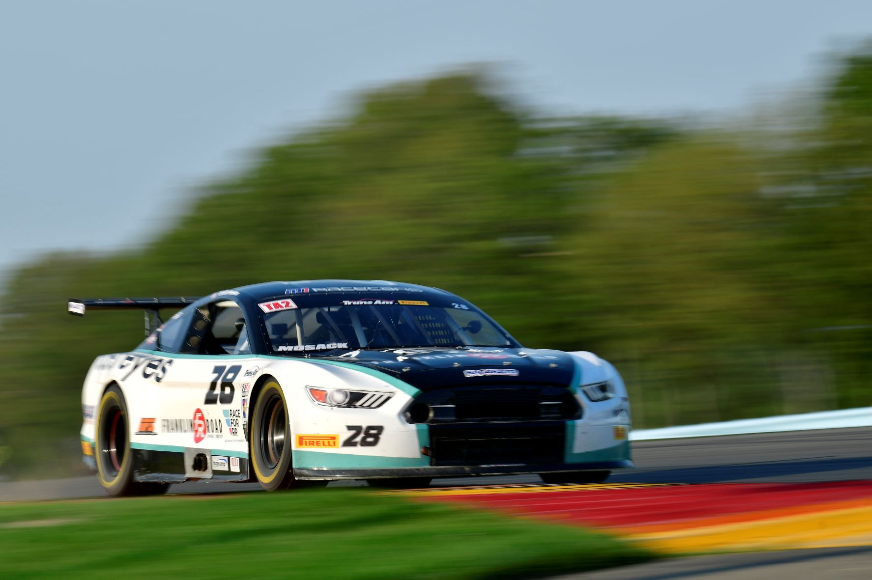 TeamSLR Takes Championship Hunt to VIR