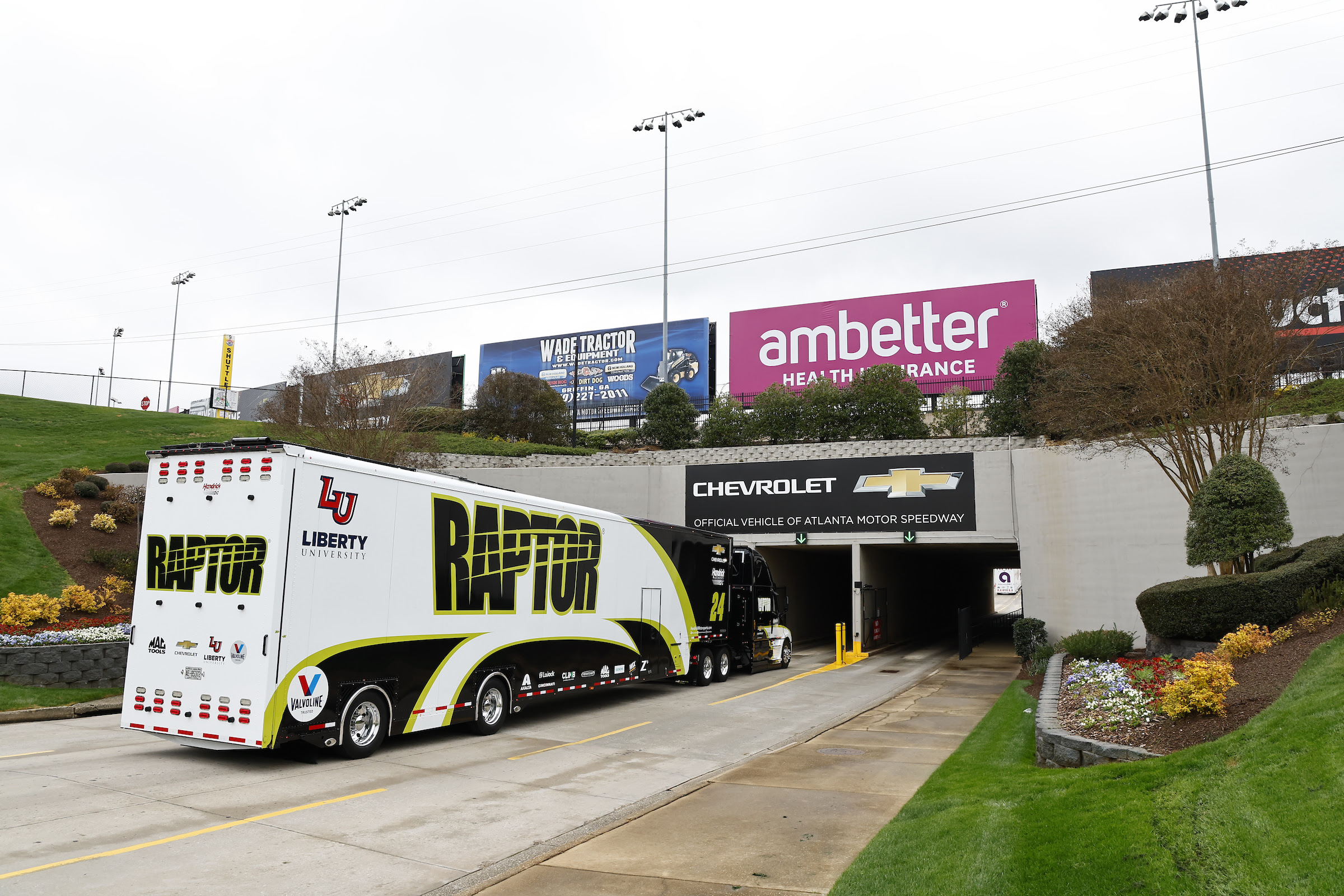 Weather impedes Friday qualifying sessions at AMS