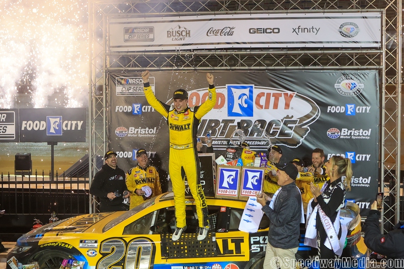 Bell strikes late with first Cup victory of 2023 at Bristol Dirt Course