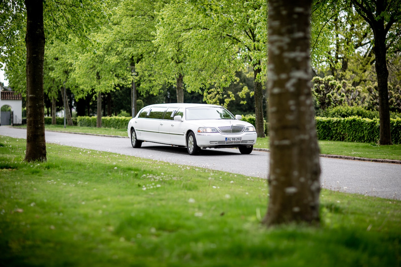 How To Choose The Best Limousine Service In Singapore